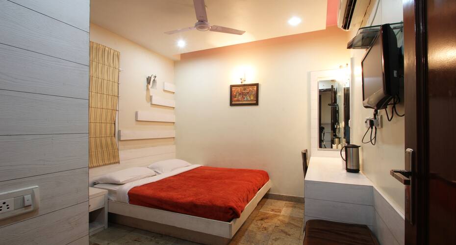 TG Rooms Arya Samaj Road, New Delhi 5
